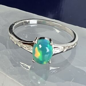 925 Sterling Silver Ring Sz 8.5 with Natural Green Opal 8x6mm